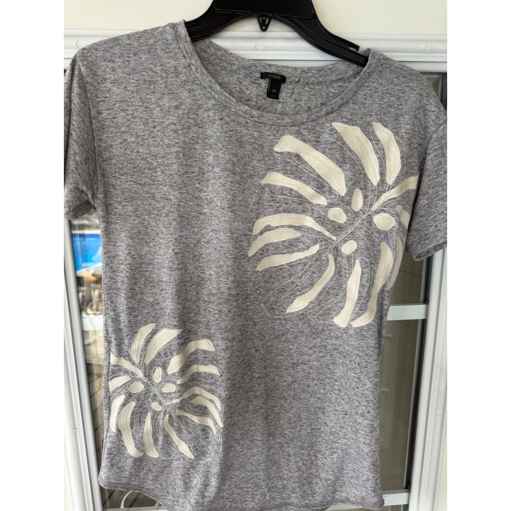J.Crew women's XS t-shirt heather gray, embroidered white palm leaf appliqué